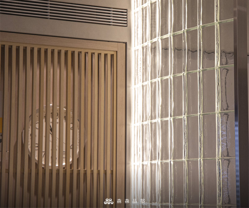 玻璃磚｜實心玻璃磚施工｜森森品築 | 實心玻璃磚案例分享-在長邊置入LED燈條光源，讓弧形的玻璃磚牆更有立體感。
